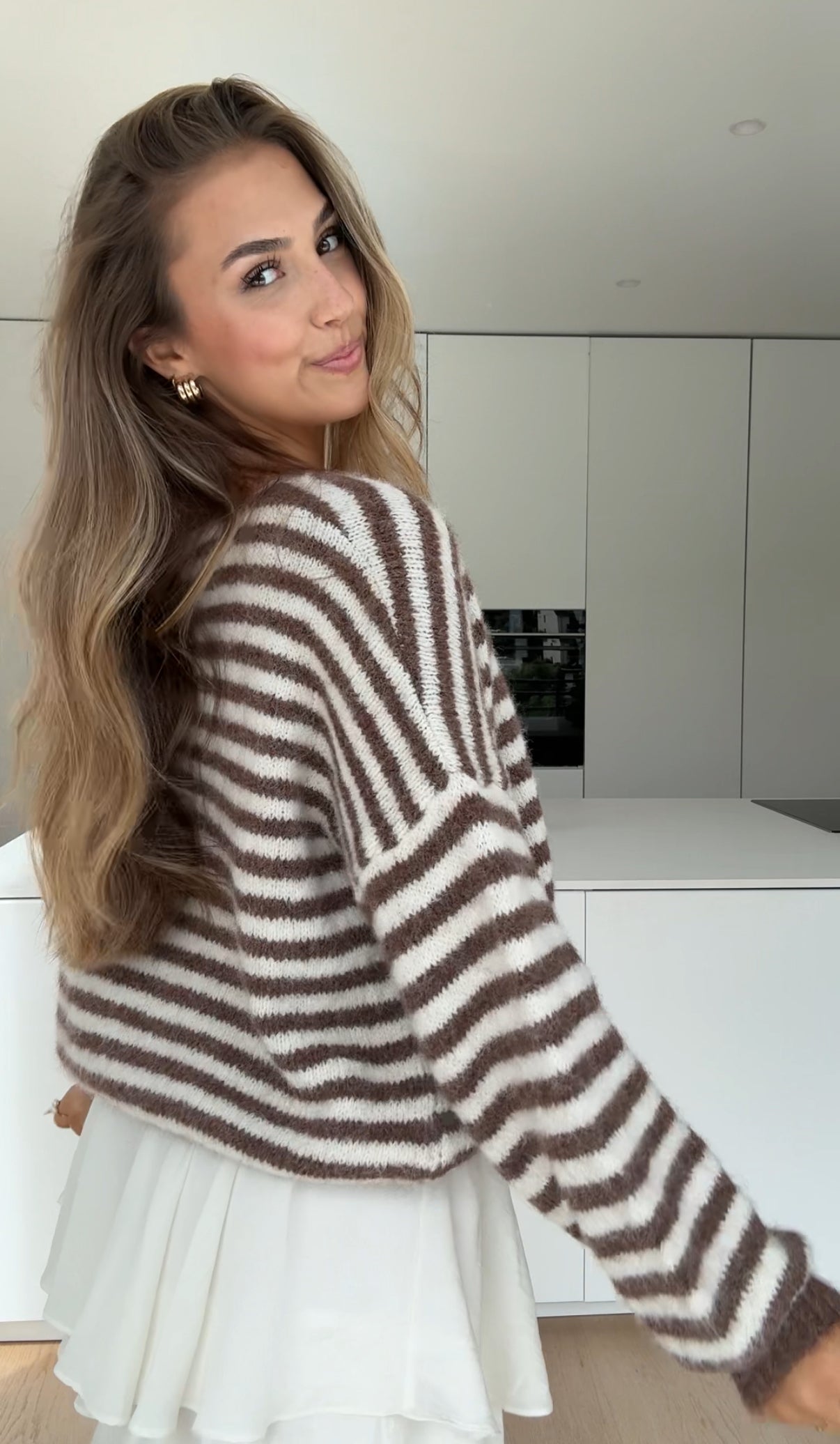 CARDIGÁN A RAYAS COLOR CHOCOLATE OSCURO