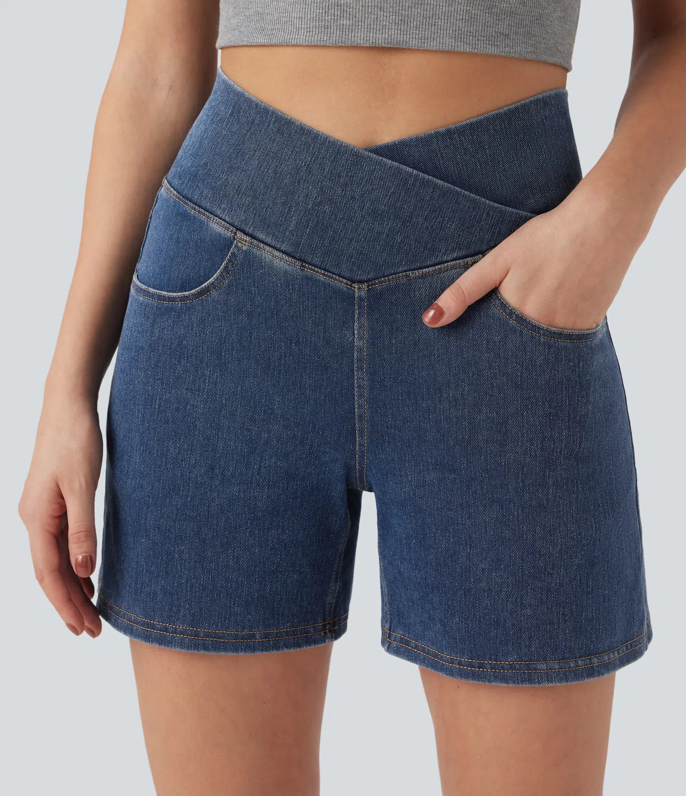 Shorts denim cintura alta con bolsillos, corte en A, pierna ancha y acabado lavado