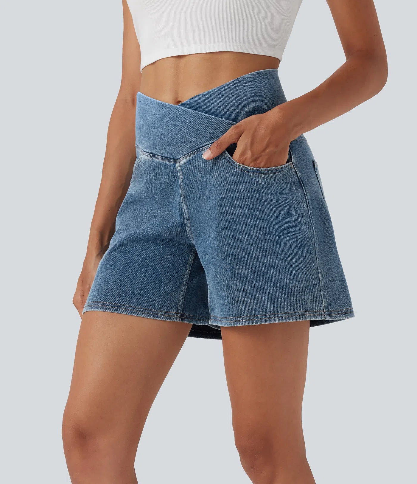 Shorts denim cintura alta con bolsillos, corte en A, pierna ancha y acabado lavado