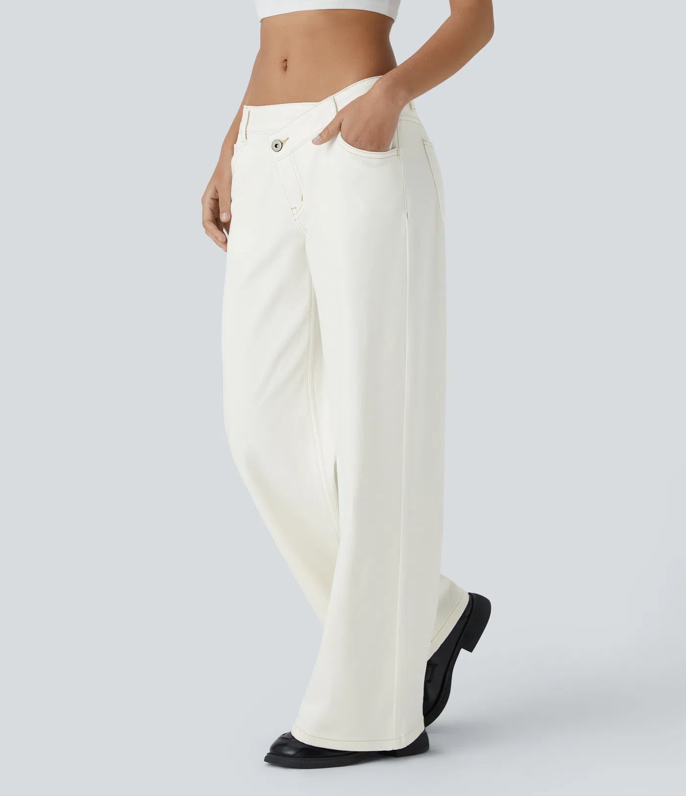 Jeans anchos de cintura baja, bolsillos con cremallera asimétricos, acabado lavado