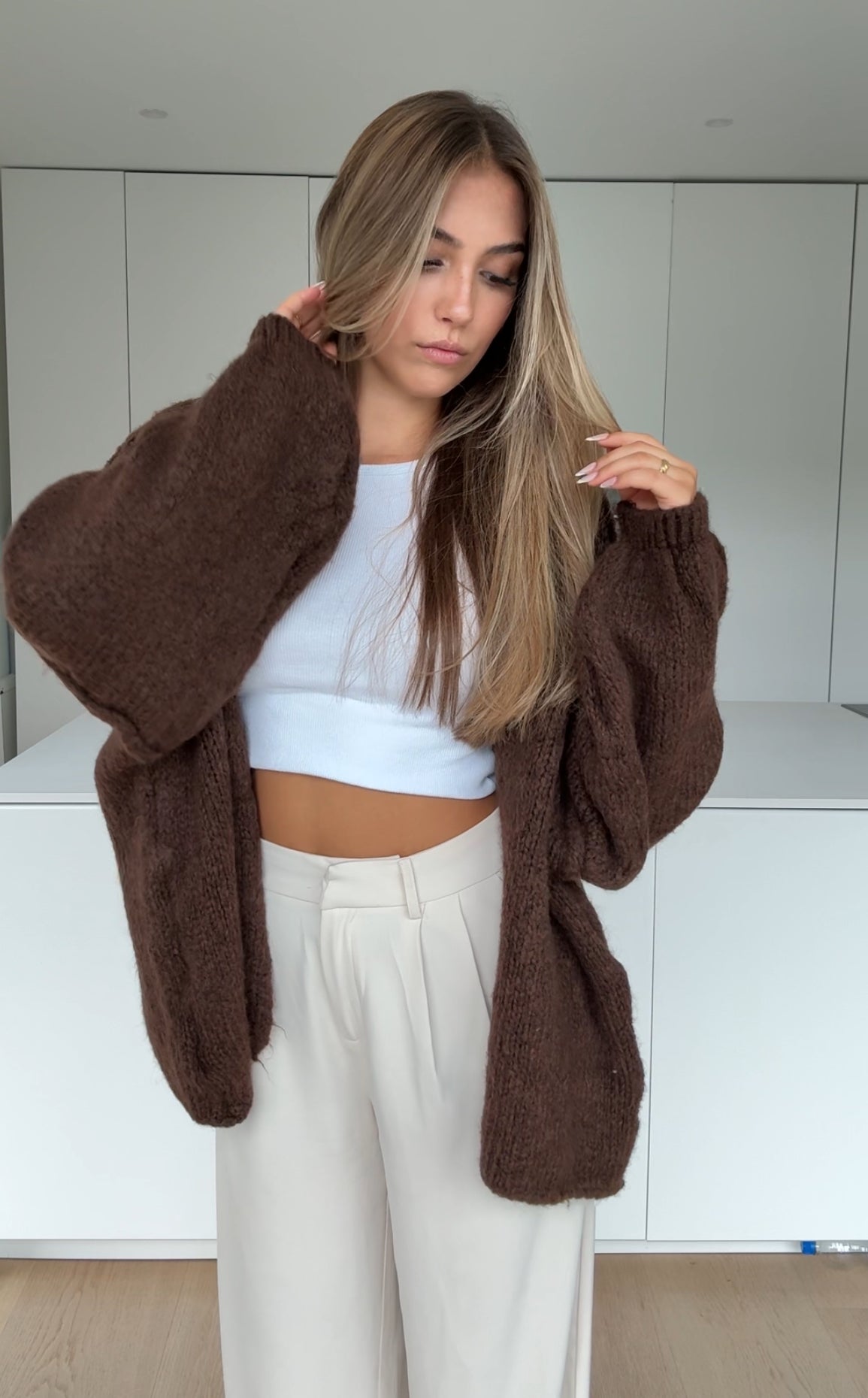 CARDIGÁN CLÁSICO GRUESO CHOCOLATE OSCURO