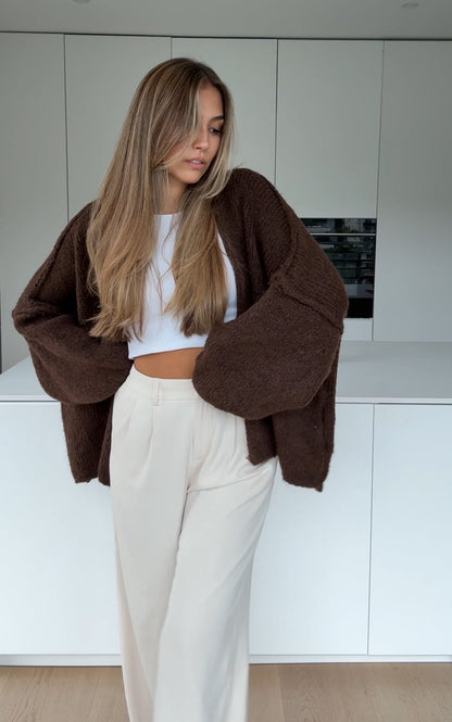CARDIGÁN CLÁSICO GRUESO CHOCOLATE OSCURO