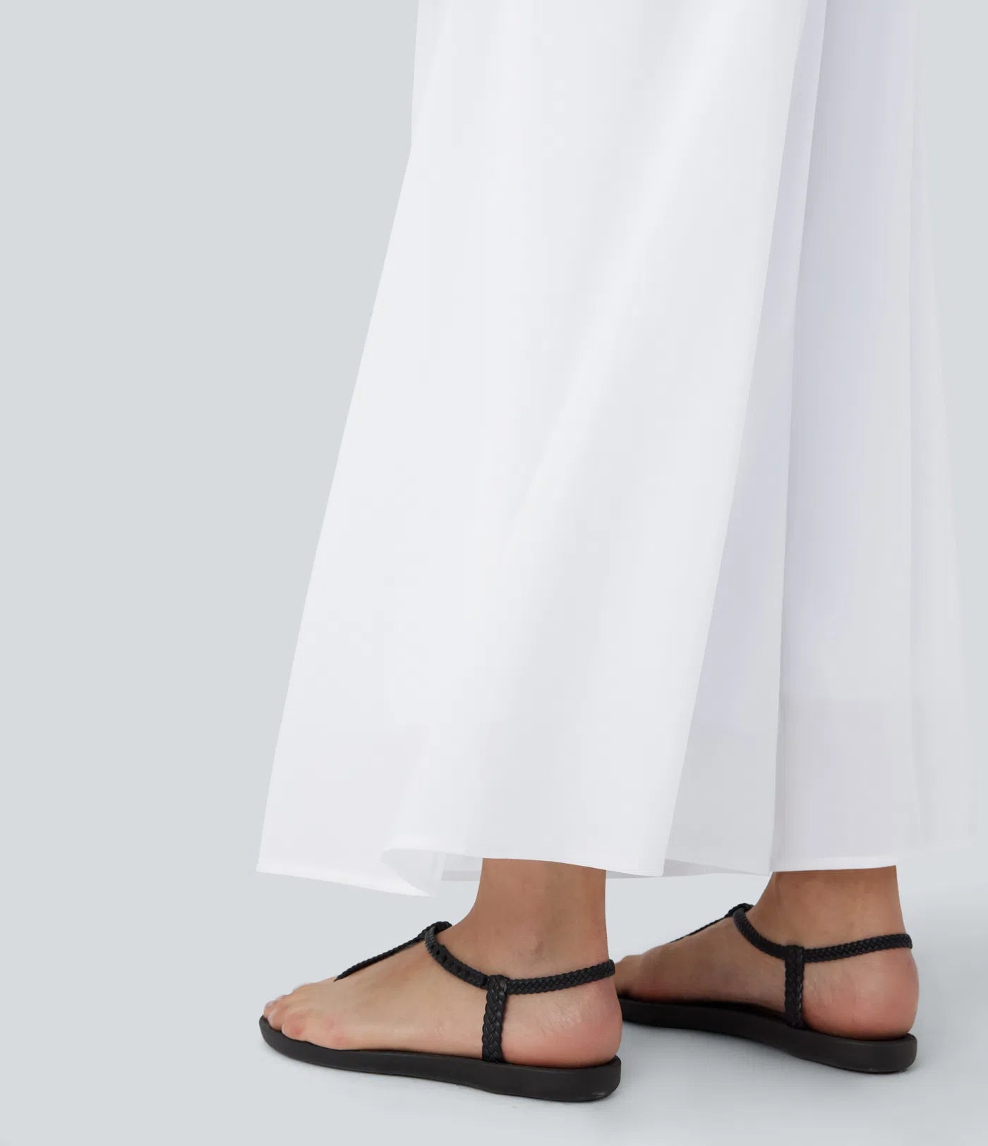 Pantalones relajados de talle alto, con bolsillos y sobreposición de malla, de pierna ancha