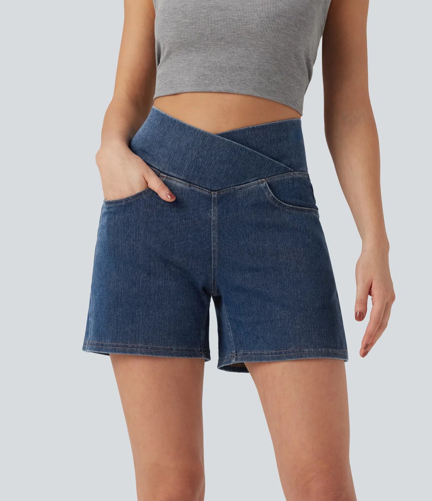 Shorts denim cintura alta con bolsillos, corte en A, pierna ancha y acabado lavado