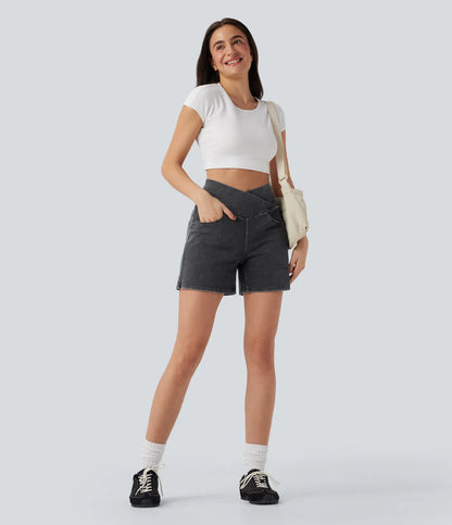 Shorts denim cintura alta con bolsillos, corte en A, pierna ancha y acabado lavado