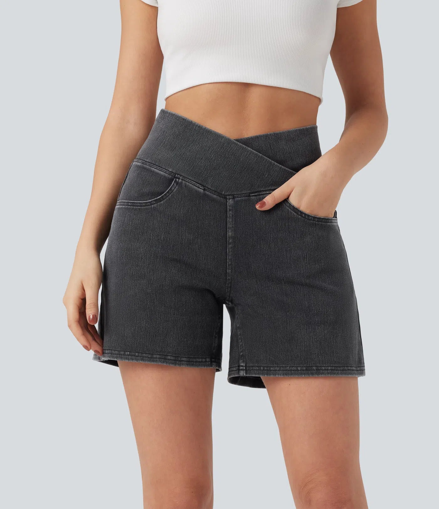 Shorts denim cintura alta con bolsillos, corte en A, pierna ancha y acabado lavado