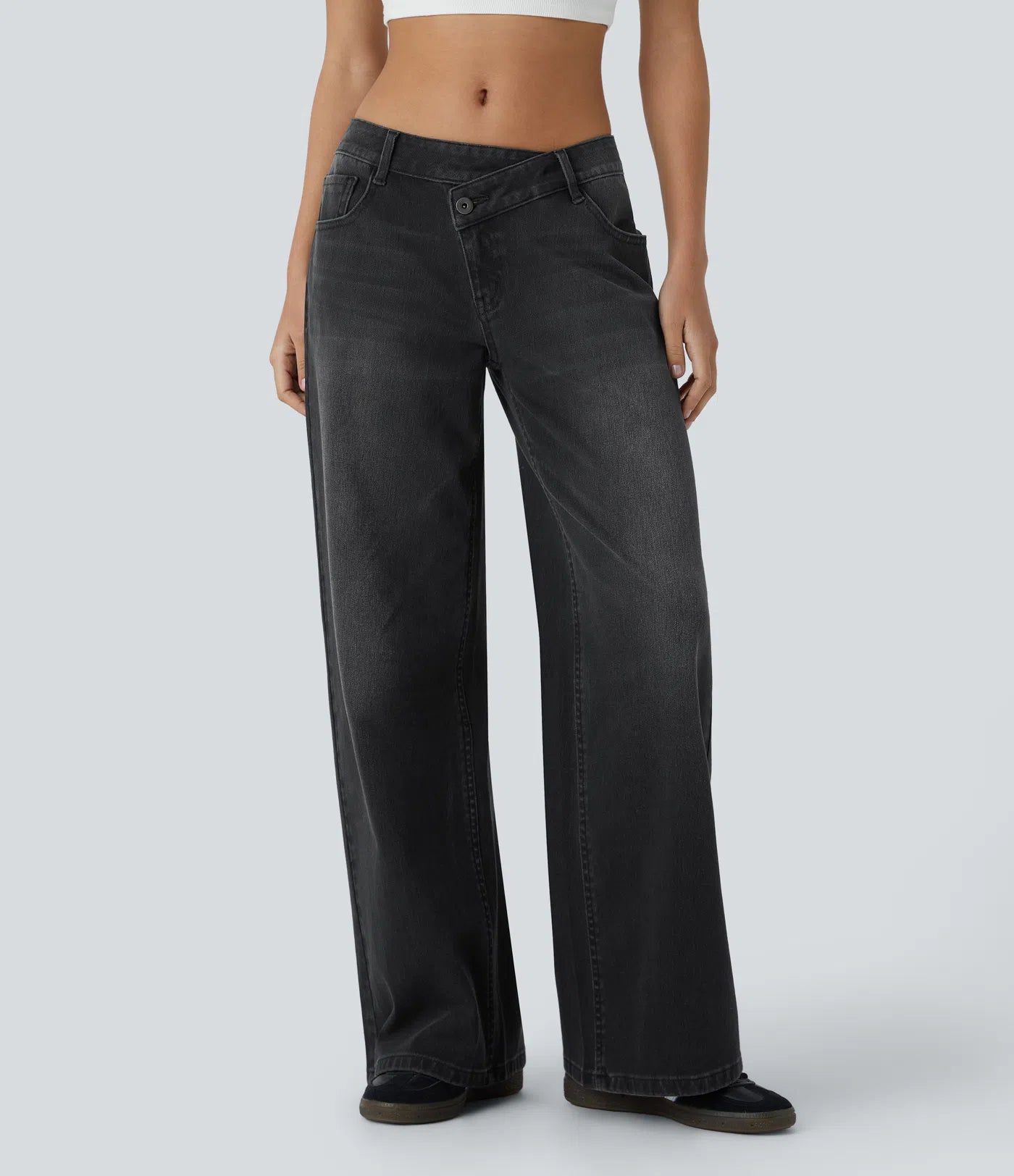 Jeans anchos de cintura baja, bolsillos con cremallera asimétricos, acabado lavado