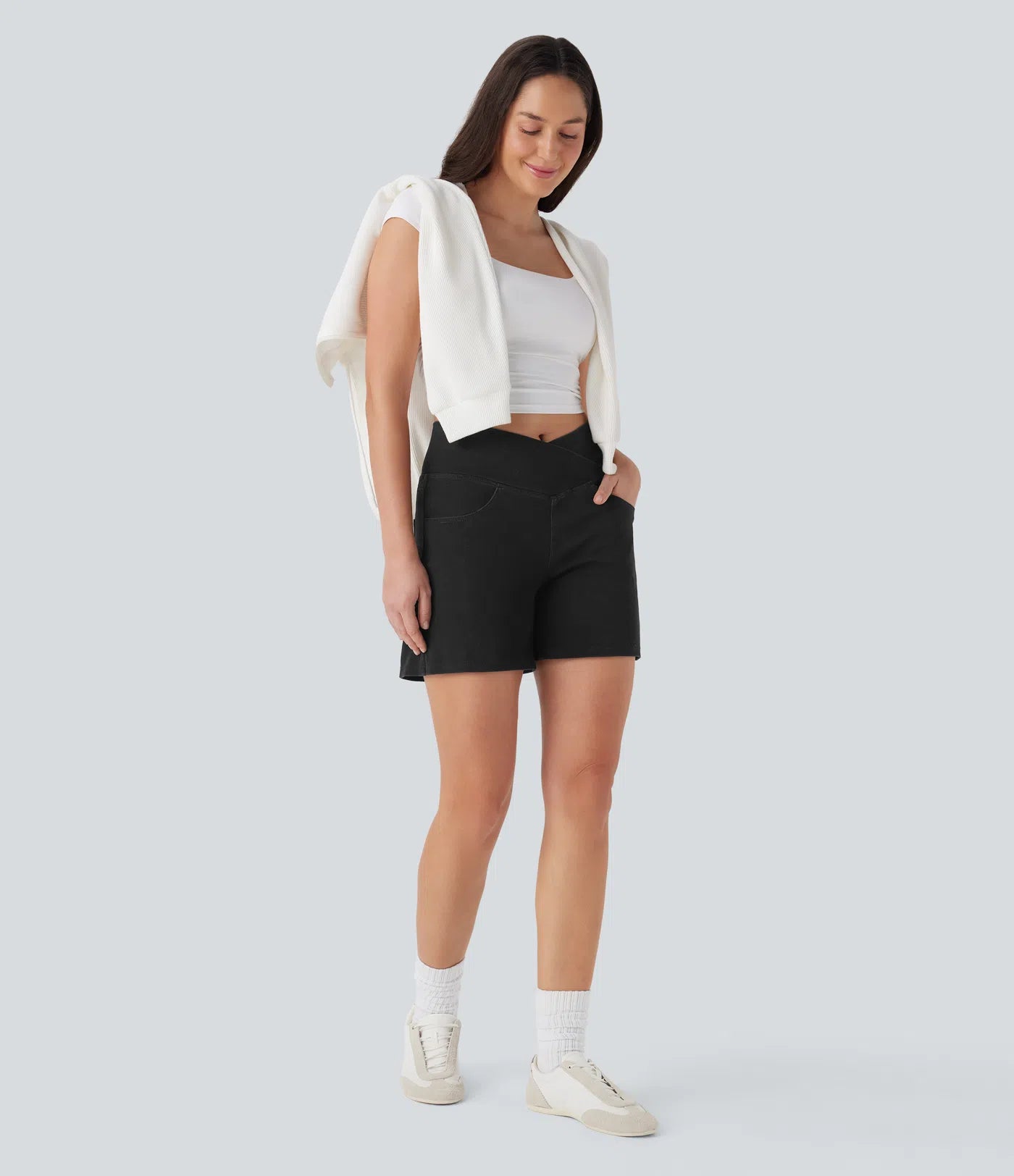 Shorts denim cintura alta con bolsillos, corte en A, pierna ancha y acabado lavado