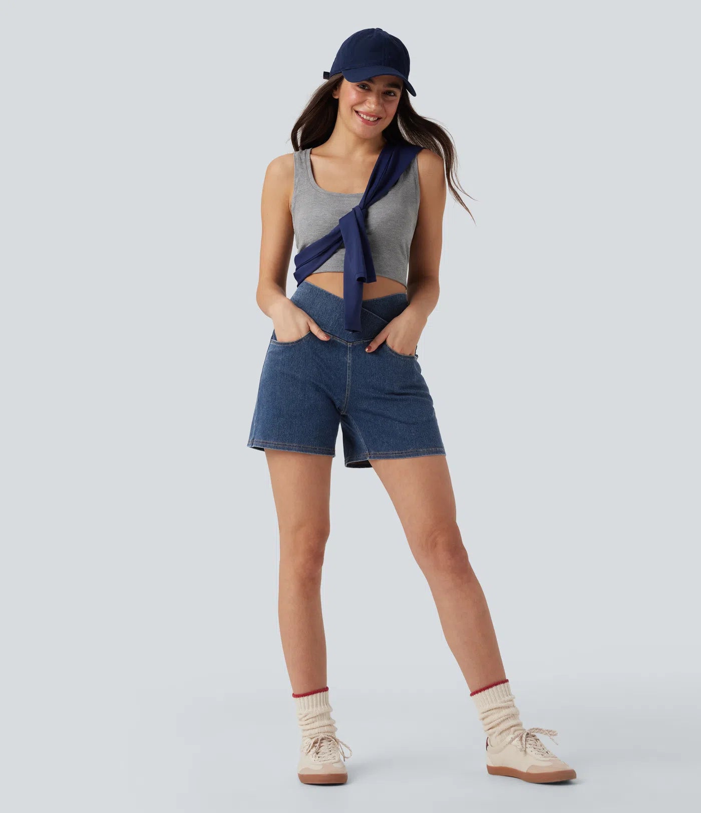 Shorts denim cintura alta con bolsillos, corte en A, pierna ancha y acabado lavado