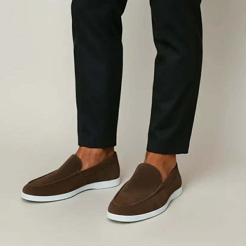 Elegantes mocasines de ante