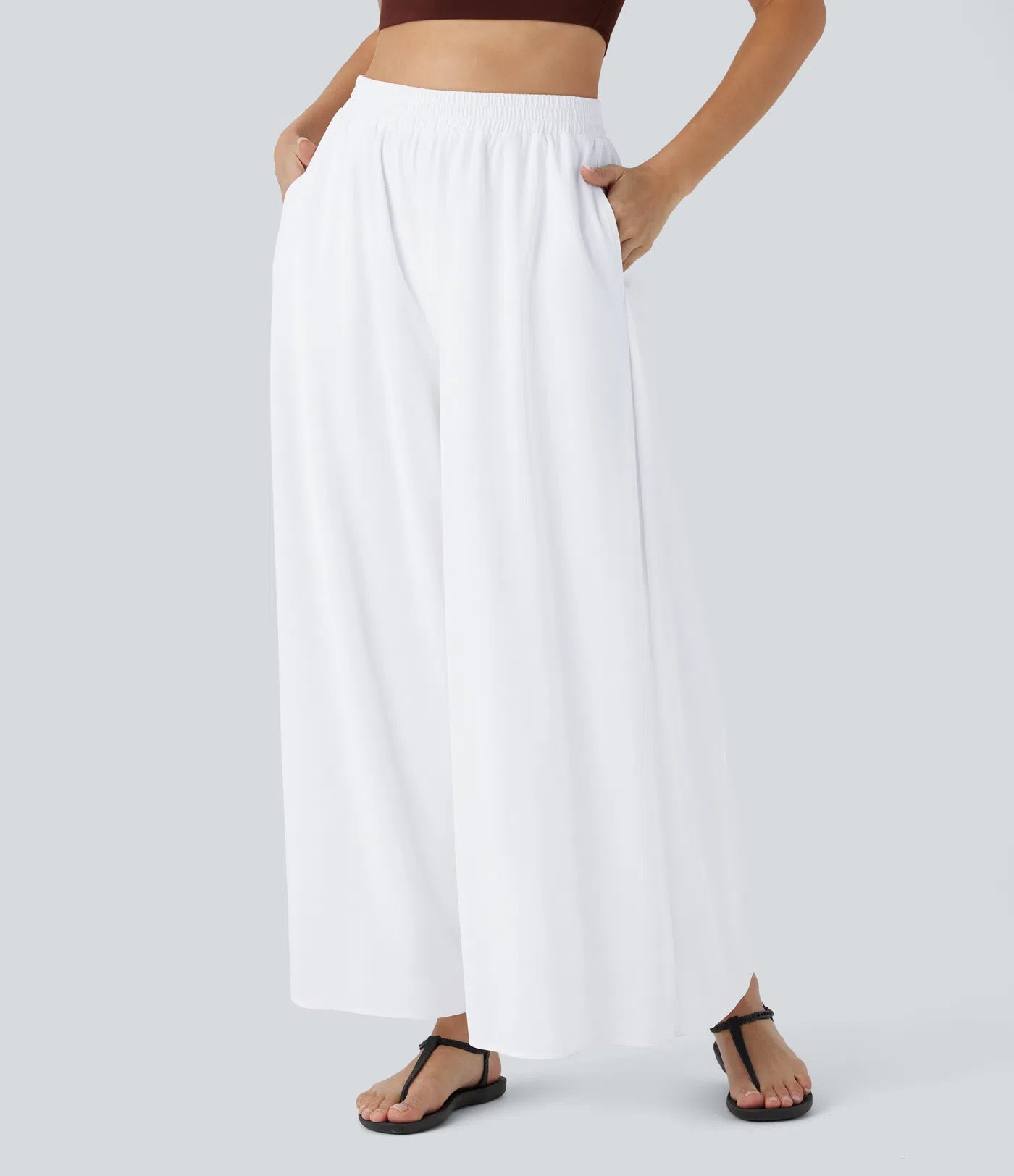 Pantalones relajados de talle alto, con bolsillos y sobreposición de malla, de pierna ancha