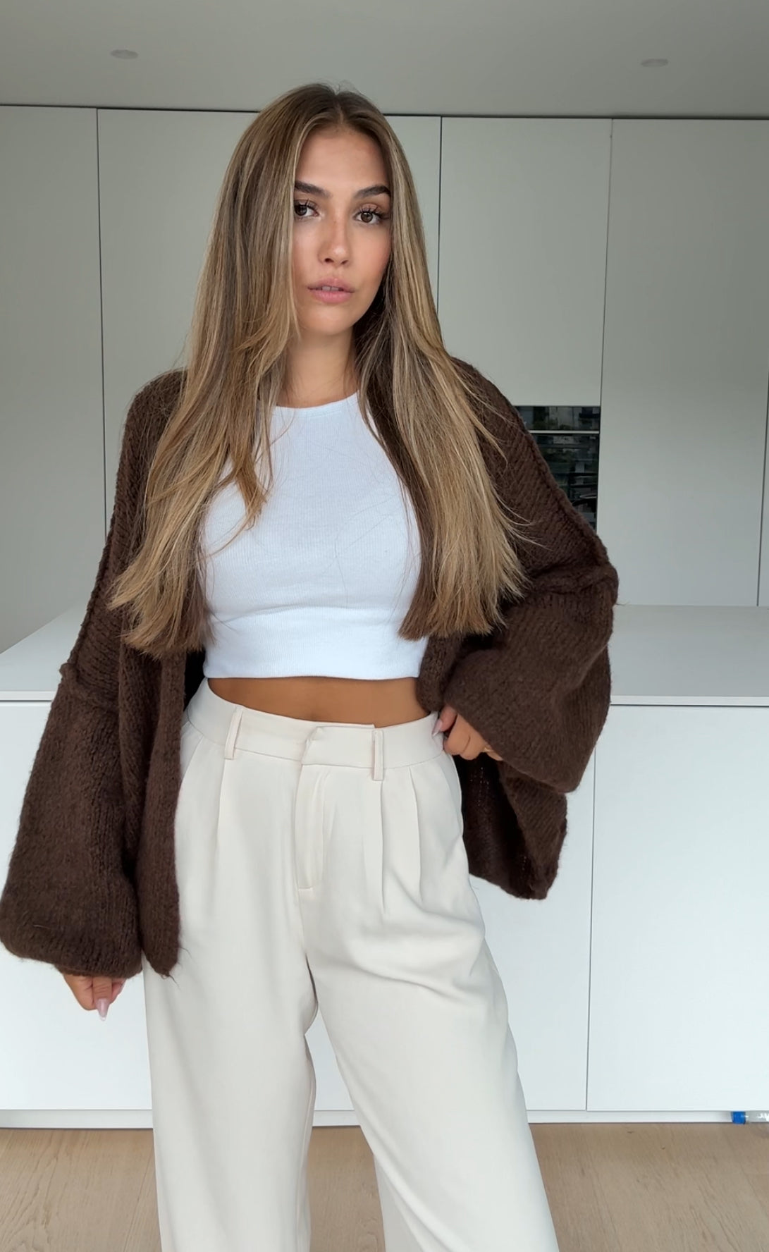 CARDIGÁN CLÁSICO GRUESO CHOCOLATE OSCURO