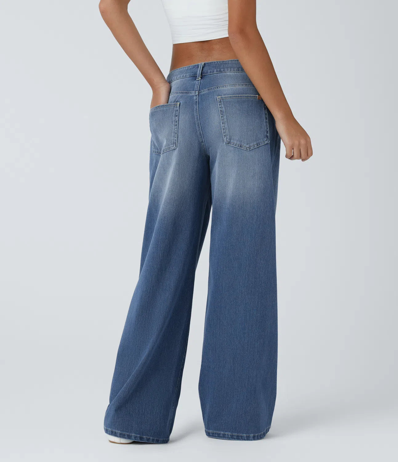 Jeans anchos de cintura baja, bolsillos con cremallera asimétricos, acabado lavado