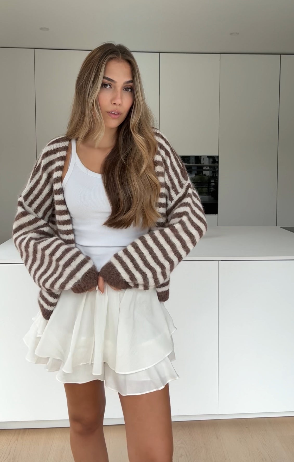 CARDIGÁN A RAYAS COLOR CHOCOLATE OSCURO