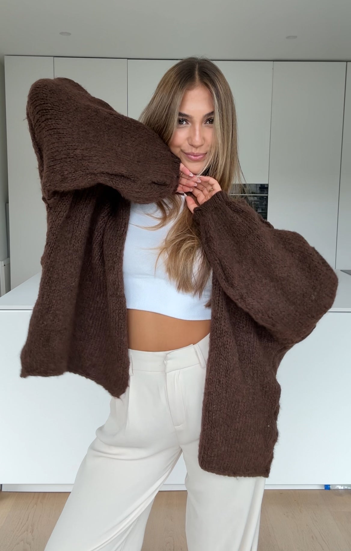 CARDIGÁN CLÁSICO GRUESO CHOCOLATE OSCURO