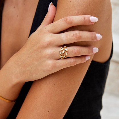 Serena – Anillo con hoja dorada