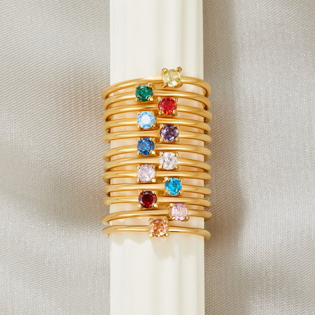 Anillos de oro con piedra natal