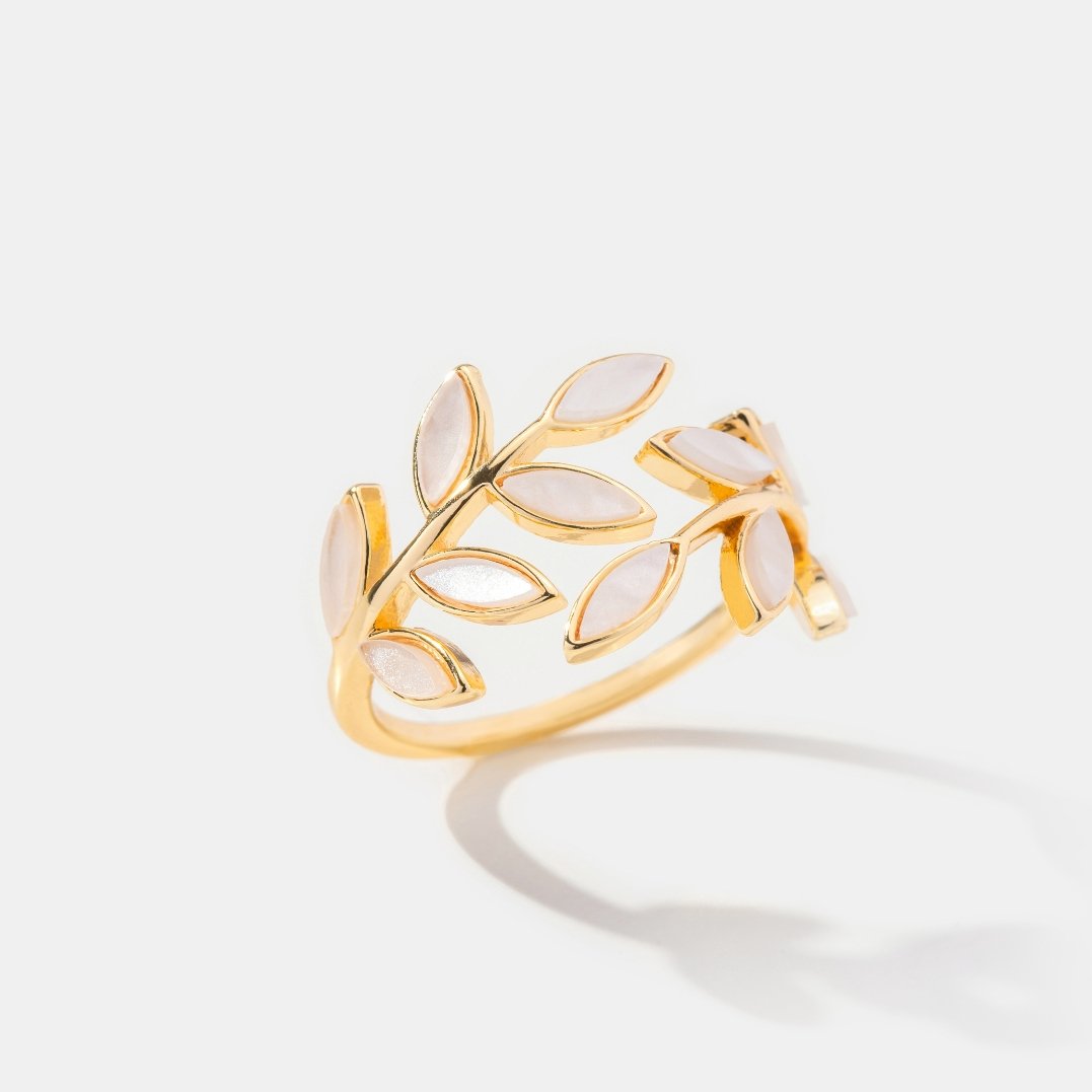 Serena – Anillo con hoja dorada