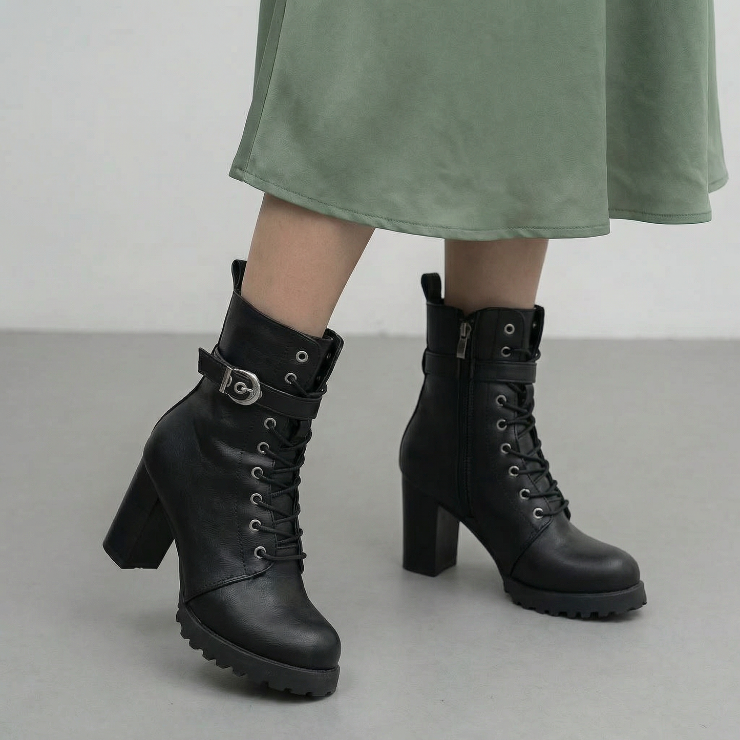 Elegantes botines de tacón alto