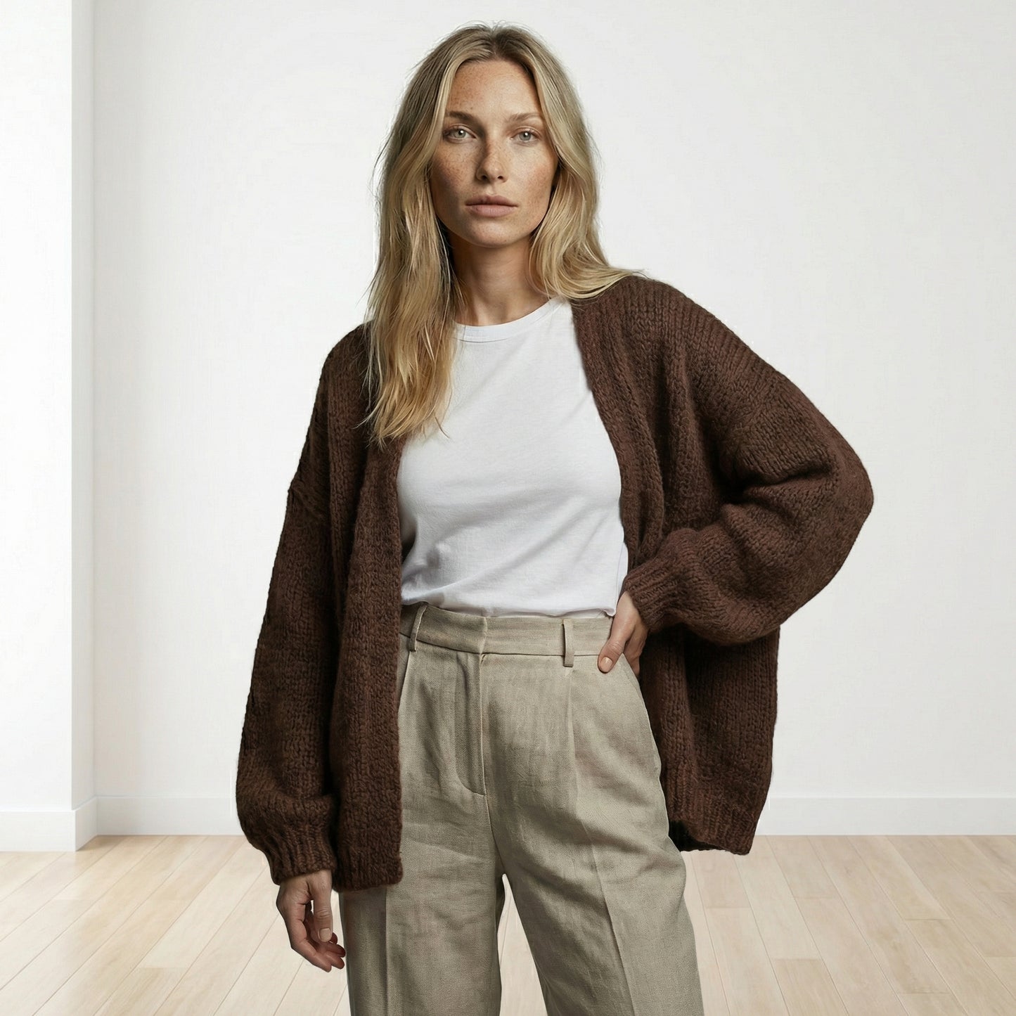 CARDIGÁN CLÁSICO GRUESO CHOCOLATE OSCURO