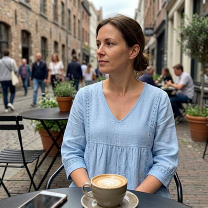 Top informal para mujer con cuello en V y encaje – Corte imperio, ligero y mangas de 3/4 – Caída fluida, transpirable y romántico